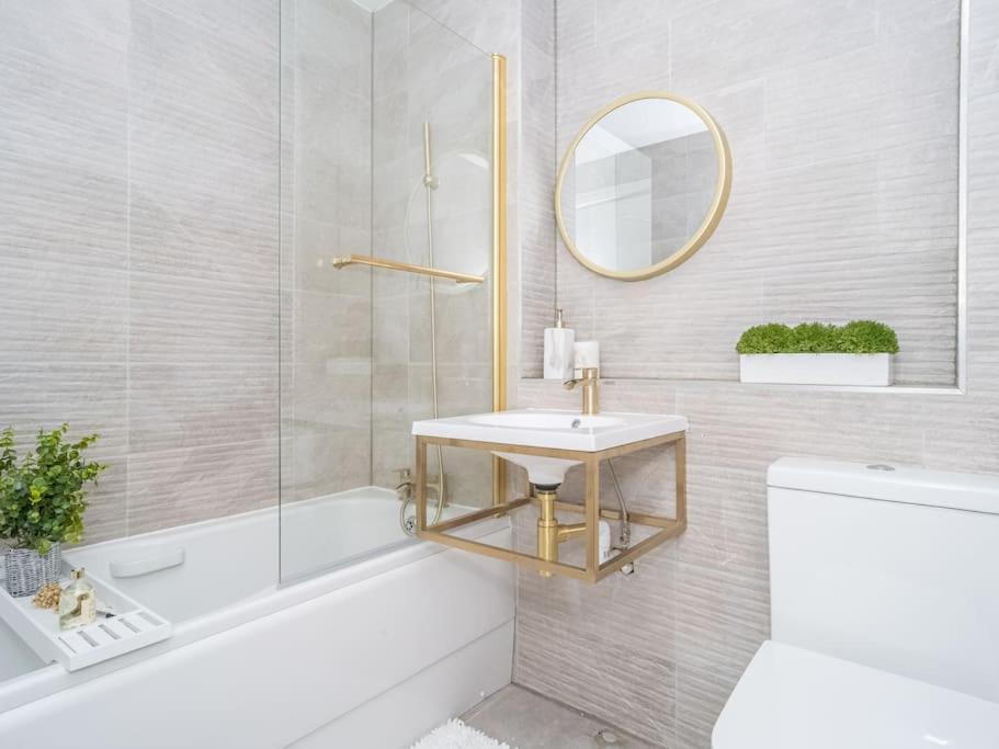 Luxury 2Bed 2Bath Flat In City Centre- Free Parking! Apartment Единбург Екстериор снимка