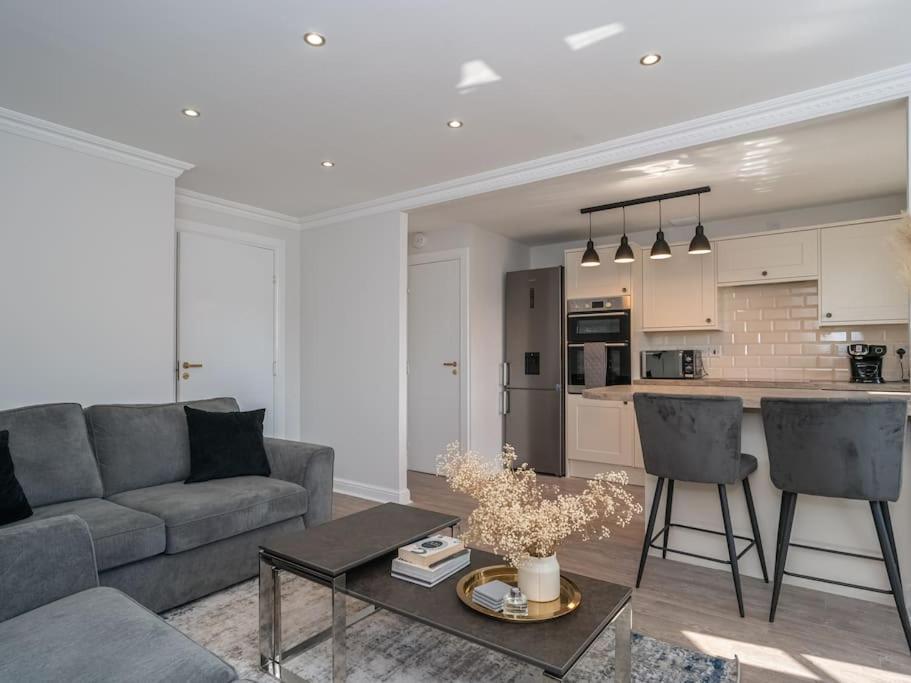 Luxury 2Bed 2Bath Flat In City Centre- Free Parking! Apartment Единбург Екстериор снимка