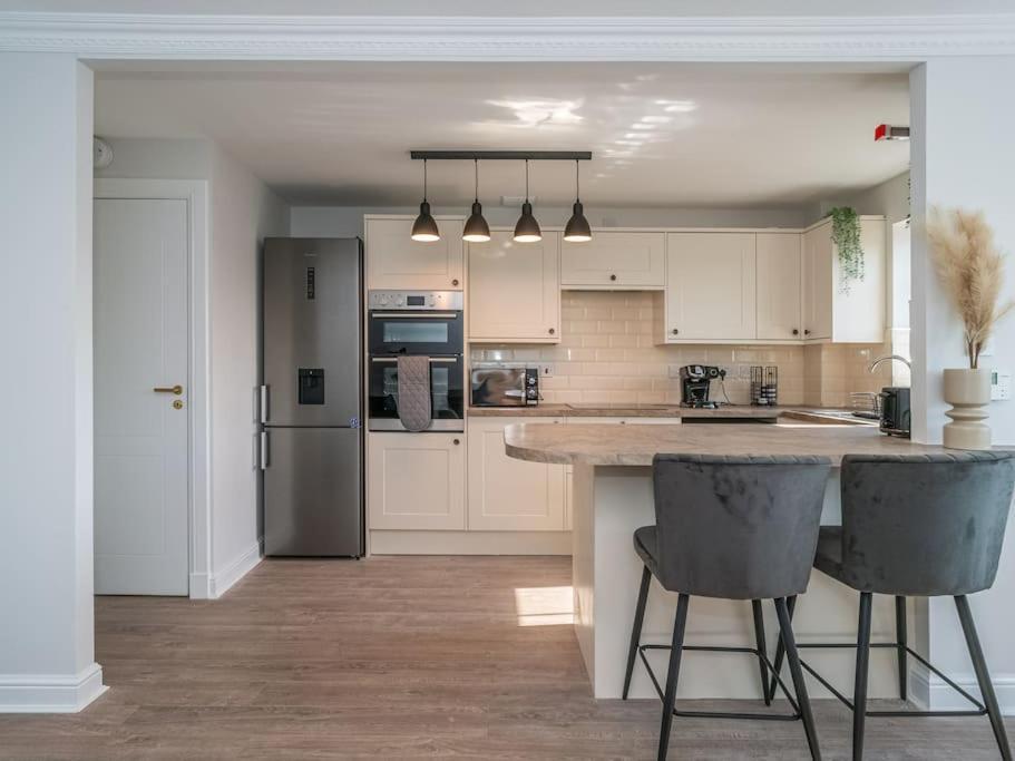 Luxury 2Bed 2Bath Flat In City Centre- Free Parking! Apartment Единбург Екстериор снимка