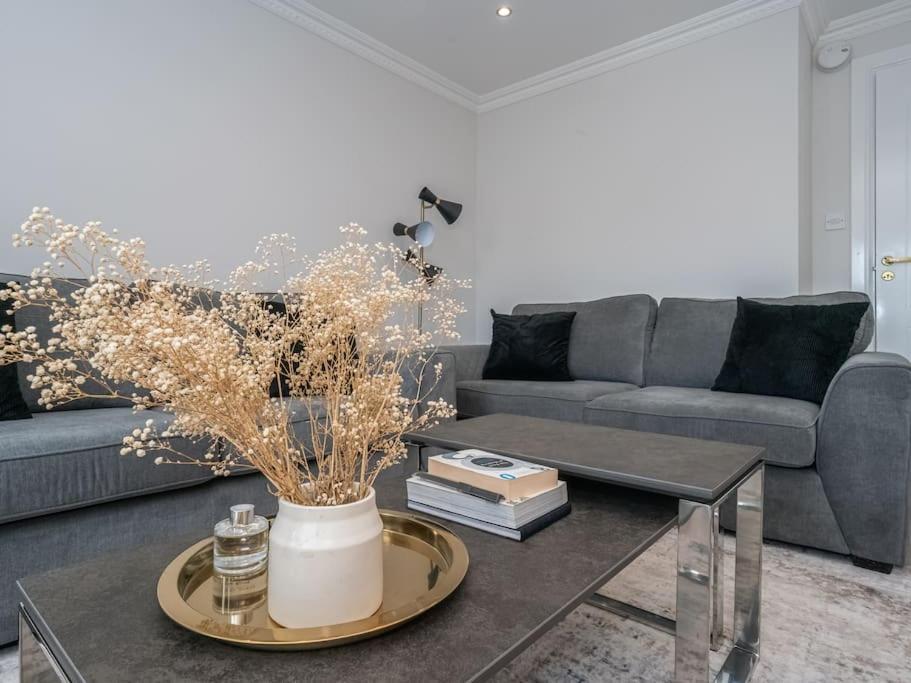 Luxury 2Bed 2Bath Flat In City Centre- Free Parking! Apartment Единбург Екстериор снимка