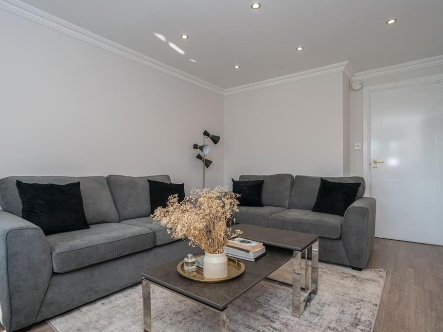 Luxury 2Bed 2Bath Flat In City Centre- Free Parking! Apartment Единбург Екстериор снимка